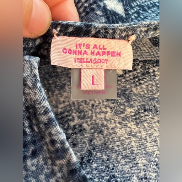 71 - Stella & dot Double take blue snake skin patterned reversible  blouse - Picture 8 of 9